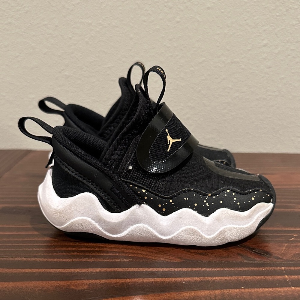 Jordan 23Seven Sneakers with Gold Highlights Size: 6C